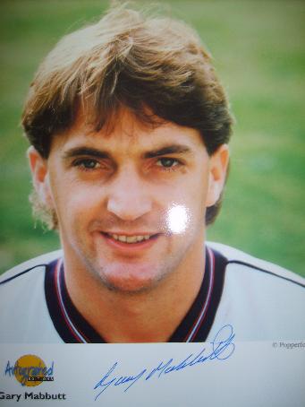 Gary Mabbutt in England kit