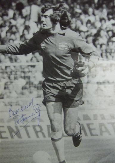 Arsenal legend Pat Jennings signed magazine picture