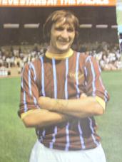 Crystal Palace star Steve Kember signed magazine picture