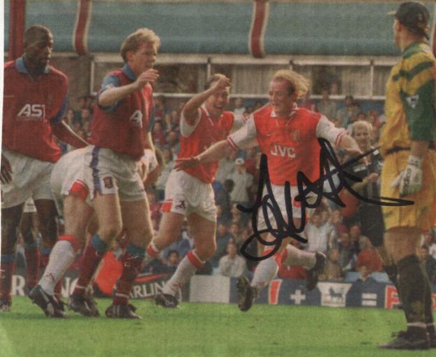 Arsenal & Wales star John Hartson signed pic