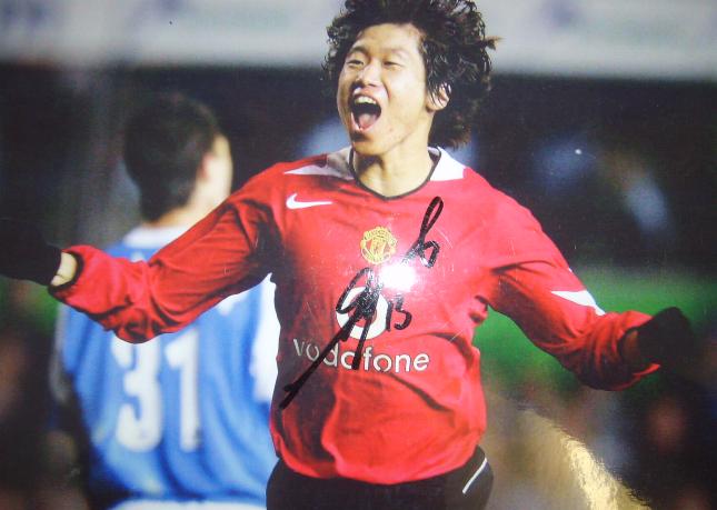 Park Ji Sung in action for Man Utd save 10