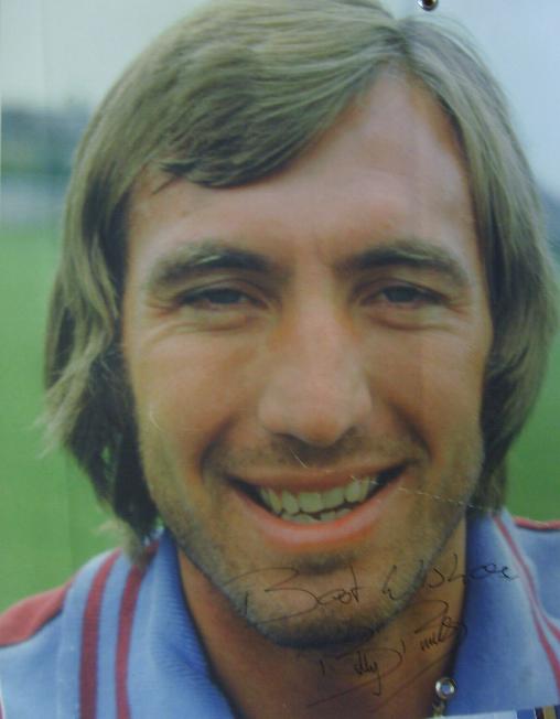 Billy Bonds very large signed picture on canvas