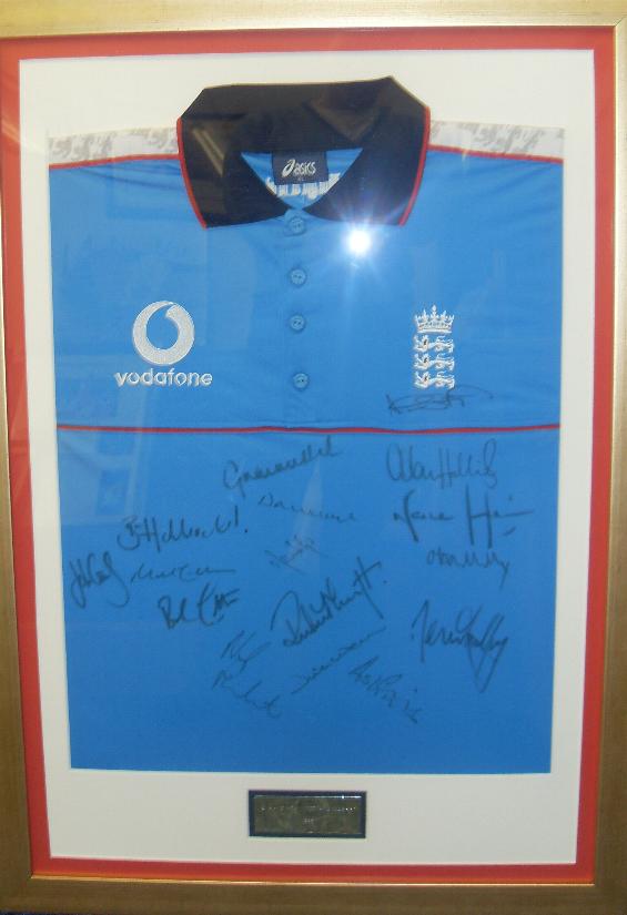 England cricket shirt signed by 16 shirt framed