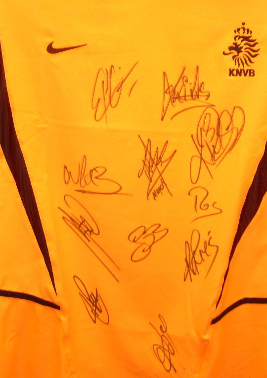 Holland Multi signed shirt 11 signatures