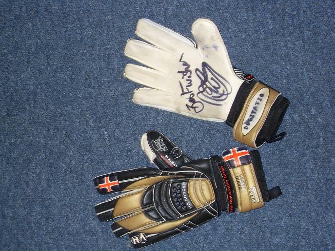 David James signed goal keeper gloves