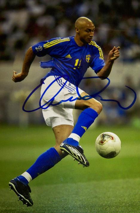 Henrik Larsson signed photo in national colours