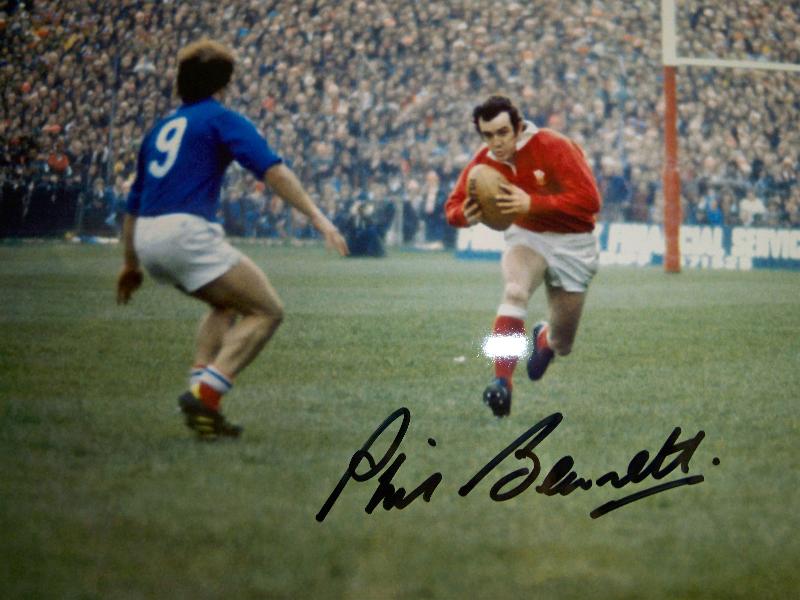 Phil Bennett signed photo