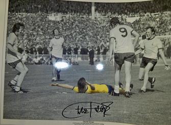 Arsenal 1971 famous FA Cup final image signed by Charlie George