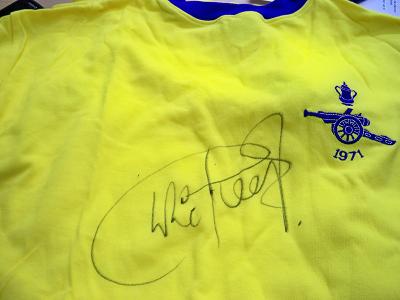 Arsenal replica 1971 Cup final shirt signed by Charlie George