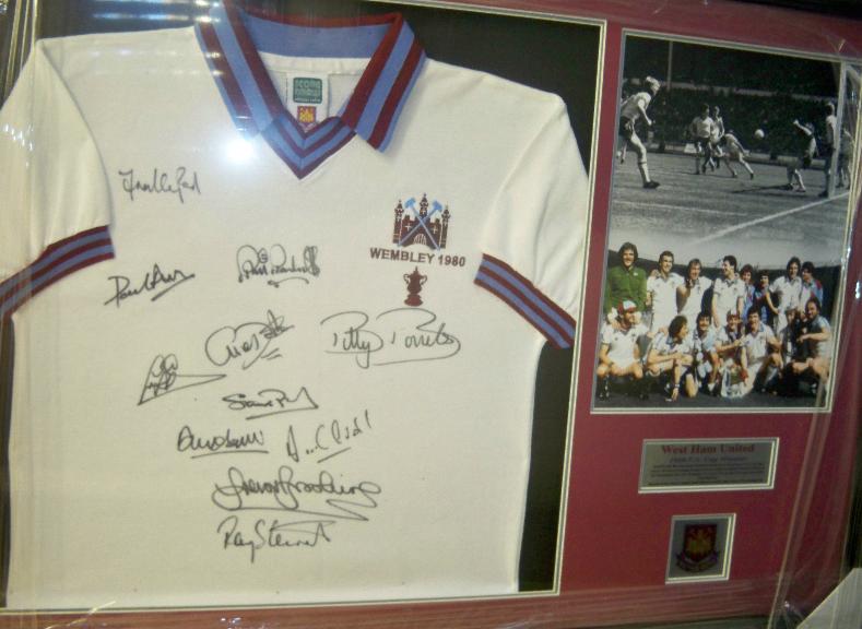 West Ham 1980 team signed by 11 with picture presentation 