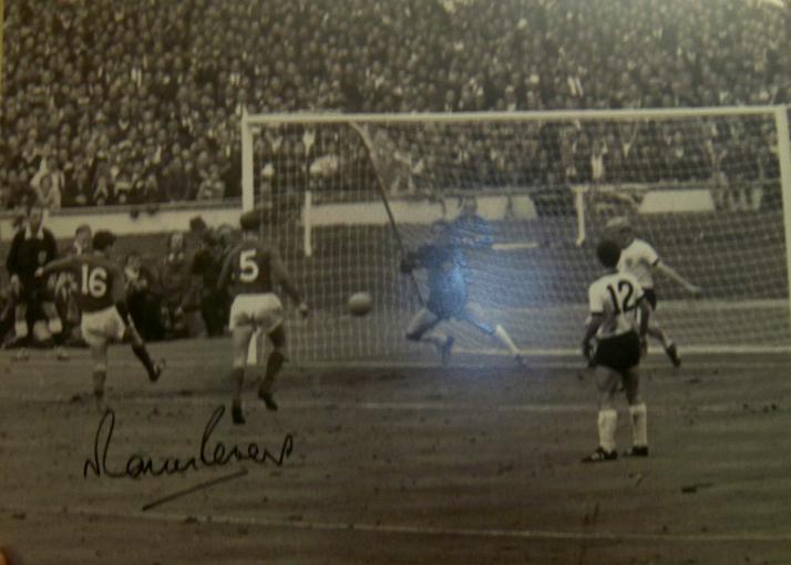 Martin Peters World cup 1966 goal signed