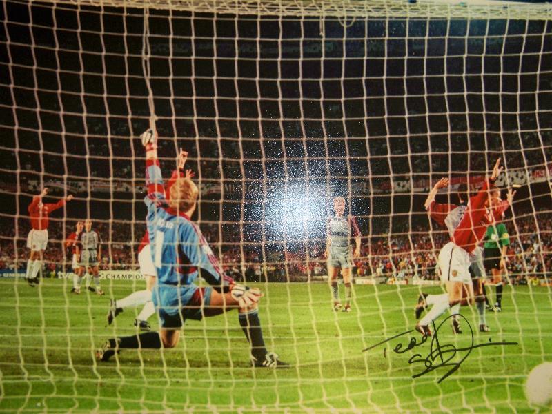 Teddy Sherringham  signed Manchester Utd  Champions league image