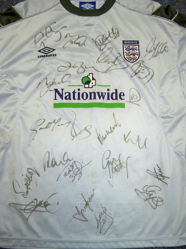 2004 Multi signed England training shirt