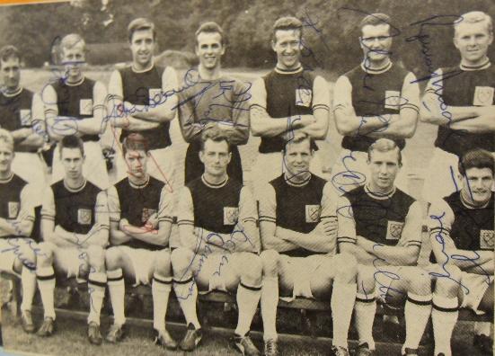 West Ham 1960 team signed by 13 including Bobby Moore