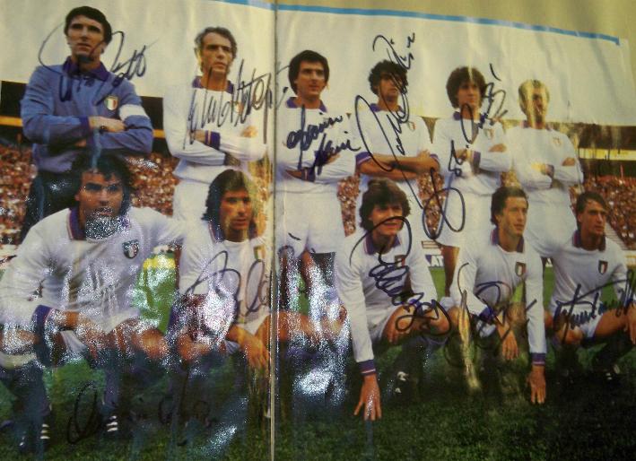 Italy 1982 world Cup winners signed picture