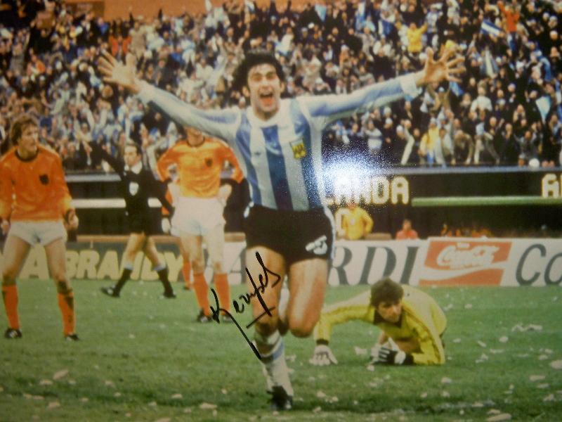 Mario Kempes signed 1978 World Cup Argentina signed photo