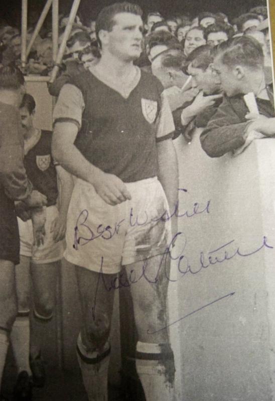 Noel Cantwell signed Image