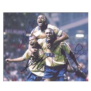 Cole, Campbell and Viera all celebrate for Arsenal.