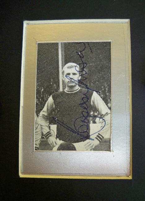 Bobby Moore signed West Ham picture