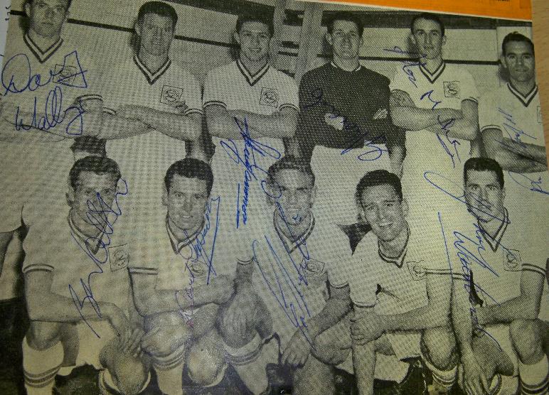 Cardiff City 1950/1960 team signed image signed by 9 