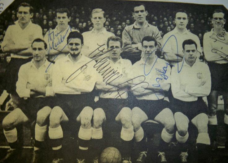 Fulham team from 1950's signed by 5 including Johnny Haynes, Alan Mullery, Jim Langley & Maurice Cook 