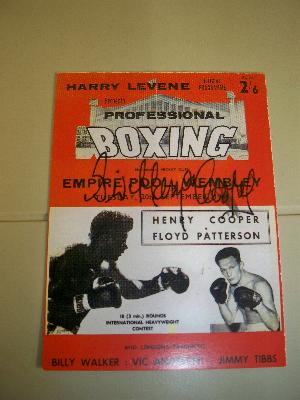 Henry Cooper signed card V Floyd Patterson.