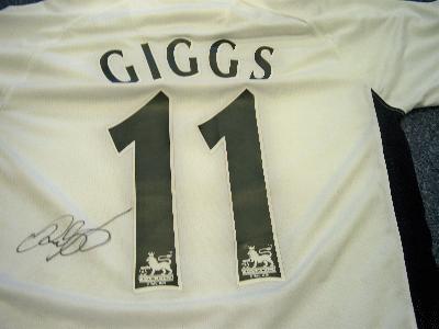 Ryan Giggs signed Manchester Utd shirt