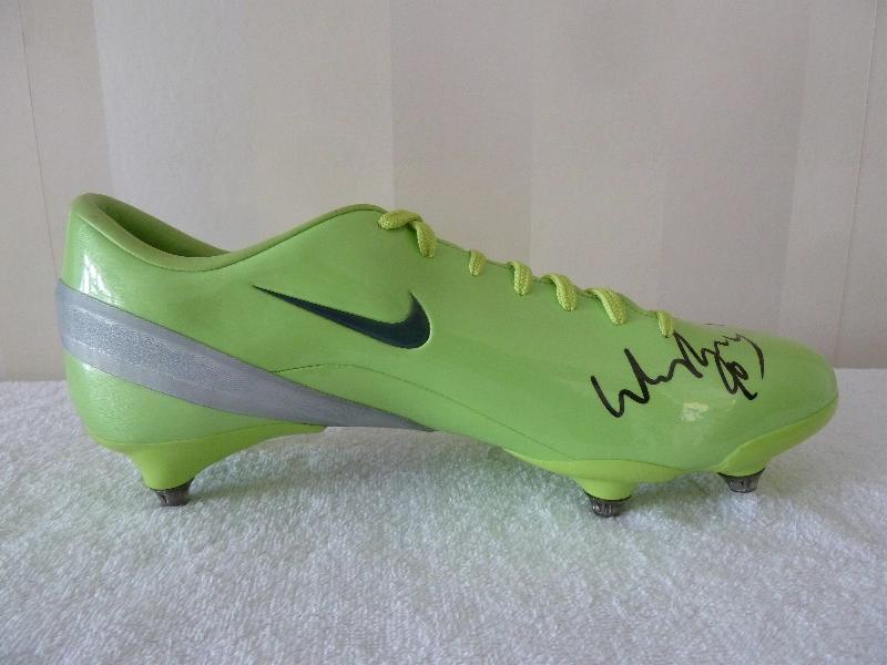 Wayne Rooney signed size 10 nike vapour boot signed by Wayne Rooney