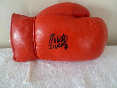 Roberto Duran signed boxing glove 