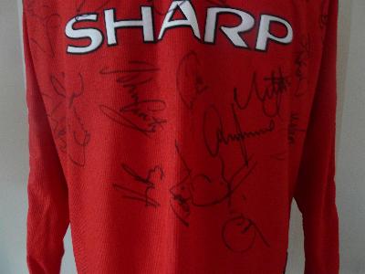 Manchester United  treble signed shirt signed by the squad