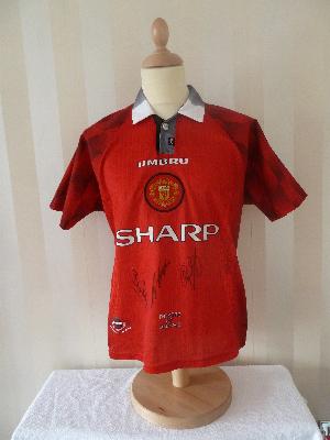 Eric Cantona, Bryan Robson, Ryan Giggs signed Manchester Utd shirt