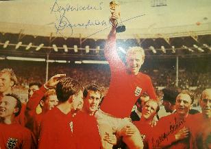 Bobby Moore signed presentation with other members of the team on reverse including Alf Ramsey