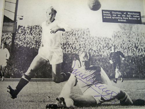Dave Bacuzzi Arsenal signed image showing the Gunners v Manchester Utd Rare