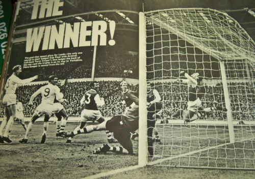 Arsenal v Leeds League Cup Final 1968 image signed by Arsenal keeper Jim Furnell