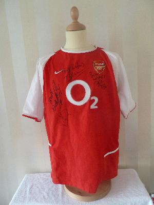 Invincibles Arsenal shirt signed by Pires, Bergkamp, Viera, Jos Reyes, Freddie Ljungberg 