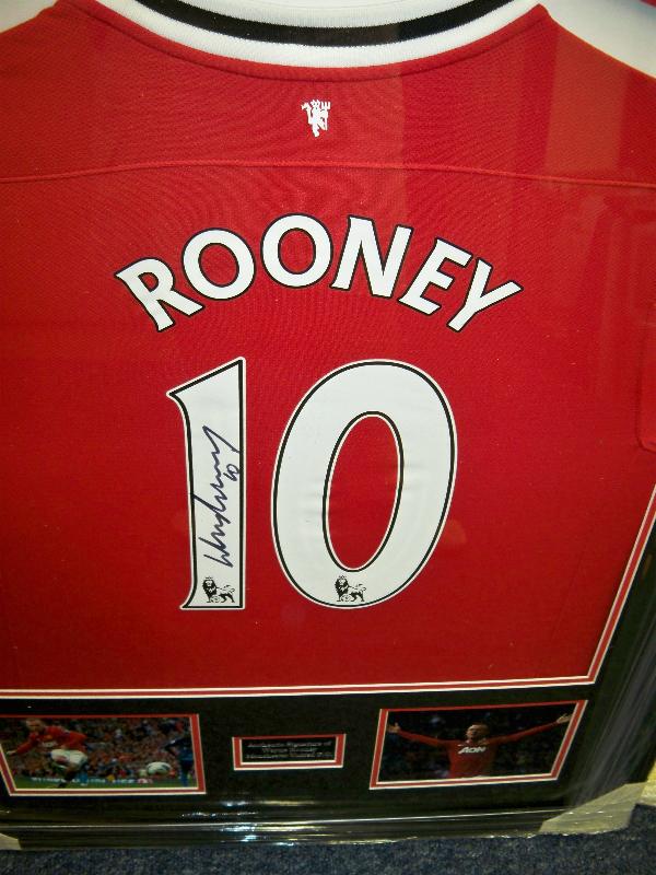 ***Bargain of the week one only  Wayne Rooney signed framed shirt Presentation