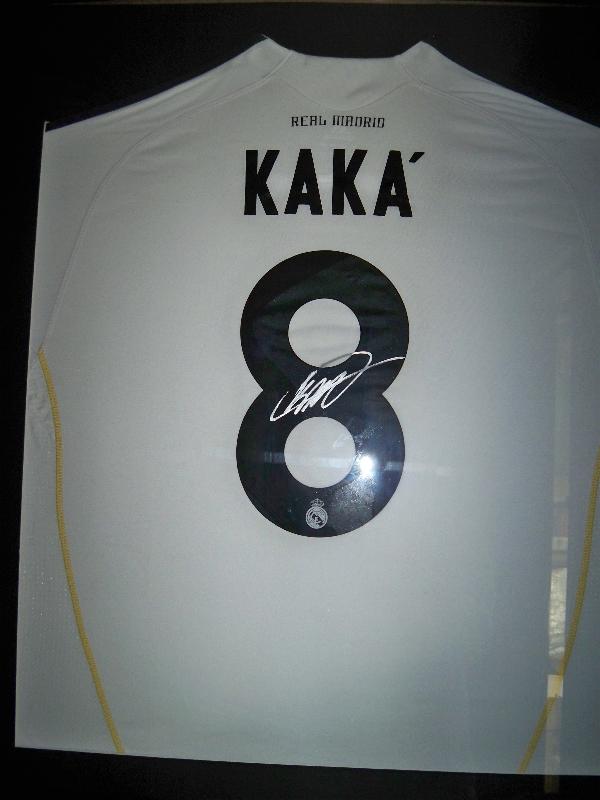 Kaka signed shirt presentation