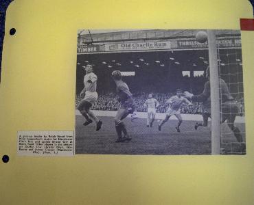 Gordon Low - Bristol city signed vintage action shot image 