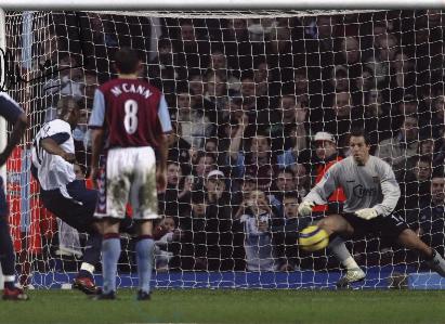 Marlon Harewood scores for West Ham