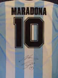 Diego Maradona signed Argentina shirt with photograpic evidence of last signing